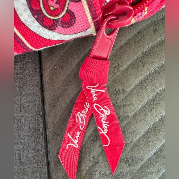 Vera Bradley Purse Floral & Paisley Shades of Red Quilted Shoulder Bag/Handbag - Picture 4 of 5